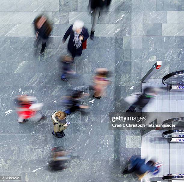 stressful citylife - 長時間露出 ストックフォトと画像