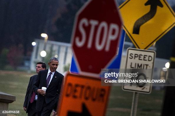 Obama Walter Reed US President Barack Obama walks to Marine One at Walter Reed National ...