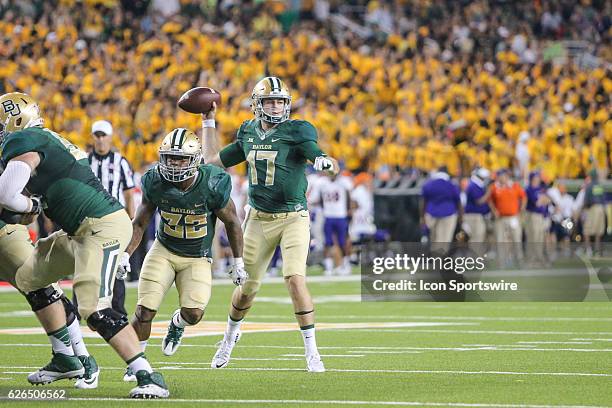 Baylor Bears running back Terence Williams protects Baylor Bears quarterback Seth Russell during the game between Baylor University and Northwestern...