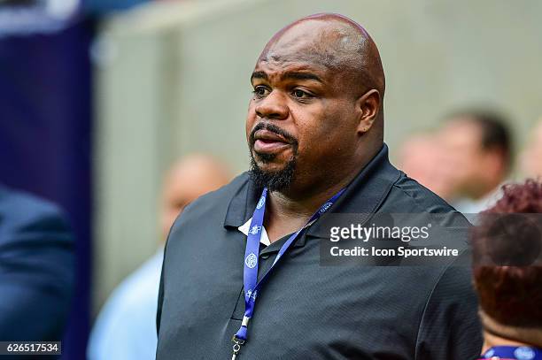Houston Texans nose tackle Vince Wilfork in attendance at the AdvoCare Texas Kickoff between the Oklahoma Sooners and Houston Cougars at NRG Stadium,...