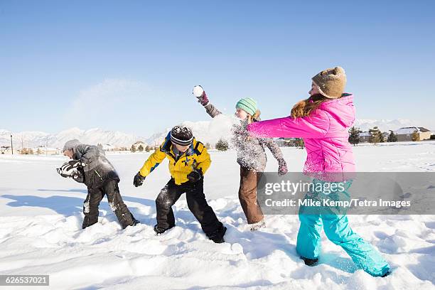 usa, utah, saratoga springs, children (8-9, 10-11) playing in snow - kids playing snow stock-fotos und bilder