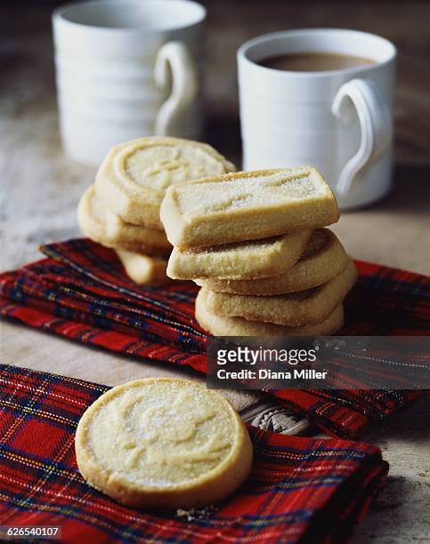 luxury scottish all butter shortbread biscuits stacked on tartan tea towel - shortbread stock-fotos und bilder