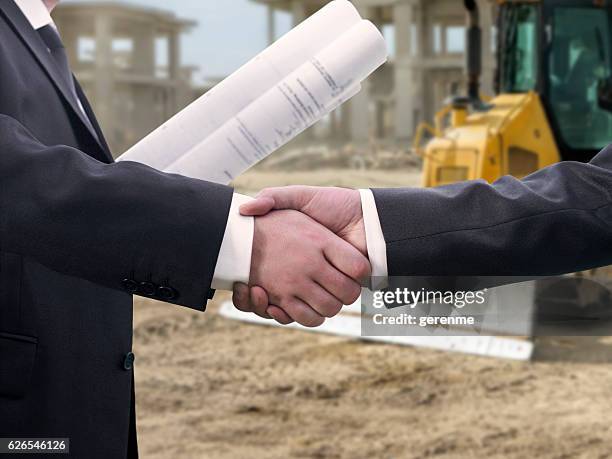 handshake - construction contract stock pictures, royalty-free photos & images