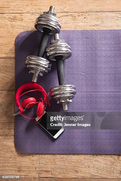 flat lay image of fitness equipment. - multiple smart devices stock-fotos und bilder