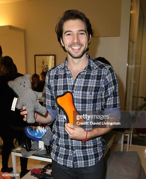 Actor Roberto Aguire attends Artists with Animals at RonRobinson on November 29, 2016 in Santa Monica, California.