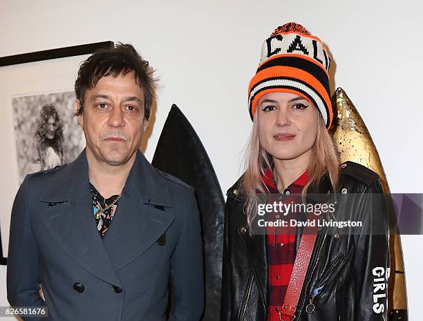 Guitarist Jamie Hince and singer Alison Mosshart of The Kills attend Artists with Animals at RonRobinson on November 29, 2016 in Santa Monica,...