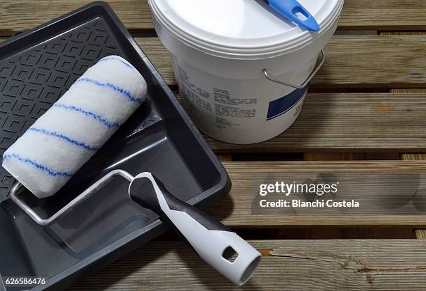 paint can and roller - paint tray stock pictures, royalty-free photos & images