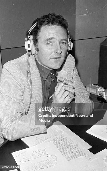 Michael Murphy Rte Mike Murphy in the RTÉ radio studio, Dublin, circa December 1983 . News ...