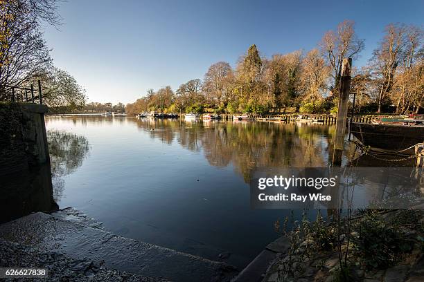 river thames - richmond - by the thames stock pictures, royalty-free photos & images