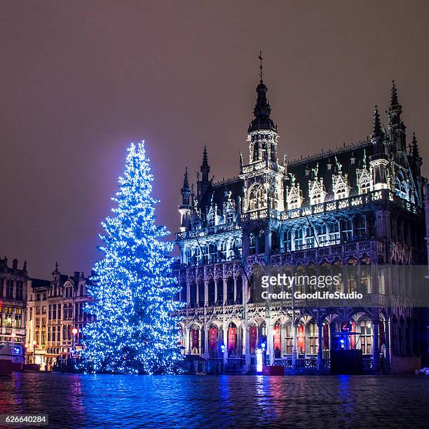 weihnachten in brüssel - brussels square stock-fotos und bilder