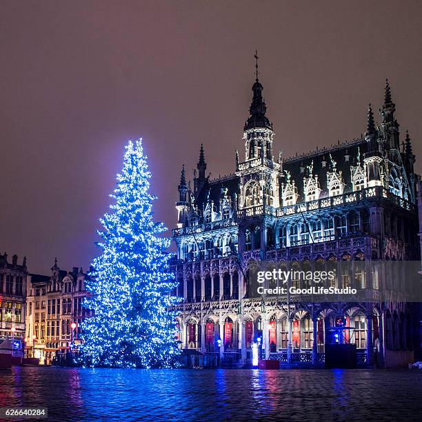 christmas in brussels - brussels square stock pictures, royalty-free photos & images