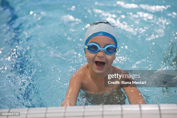 fun at the public swimming pool - hallenbad stock-fotos und bilder