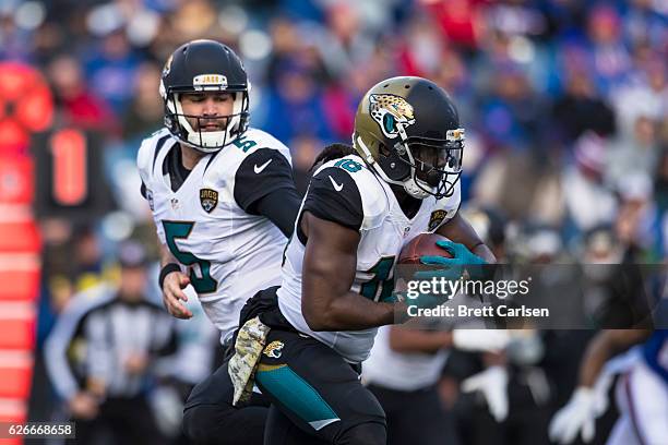 Denard Robinson takes the hand off from Blake Bortles of the Jacksonville Jaguars during the game against the Buffalo Bills on November 27, 2016 at...