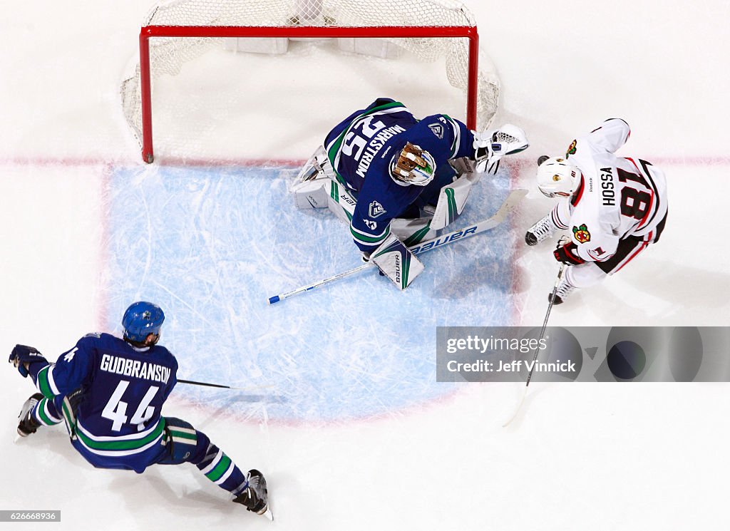 Chicago Blackhawks v Vancouver Canucks