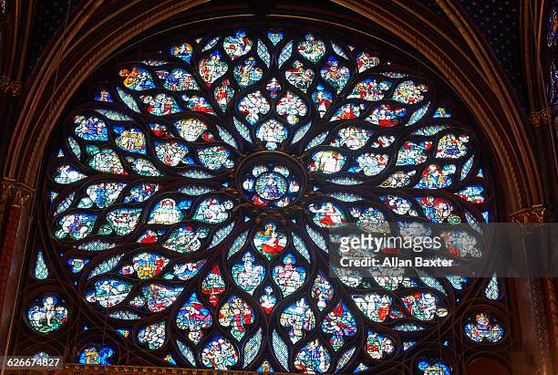 rose window in the chapel of the 'sainte-chapelle' - rose window stock pictures, royalty-free photos & images