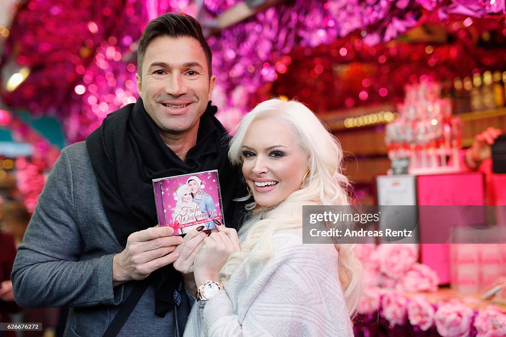 'Daniela Katzenberger - mit Lucas im Weihnachtsfieber' Photocall In Cologne