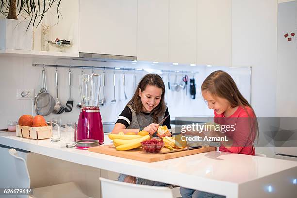 healty sein wollen - geschält stock-fotos und bilder