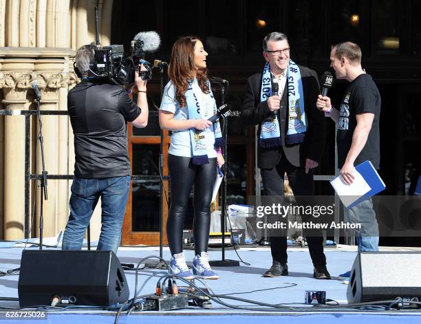 Drummer Mike Joyce Photos and Premium High Res Pictures - Getty Images