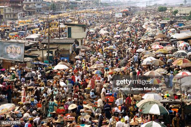 crowded oshodi market in nigeria - nigeria stock pictures, royalty-free photos & images