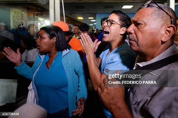 Staff of the Dr. Jose Gregorio Hernandez Hospital prevent the entrance of Venezuelan jailed opposition leader Leopoldo Lopez's wife, Lilian Tintorri...