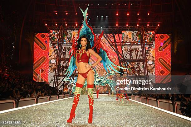 Kendall Jenner walks the runway during the 2016 Victoria's Secret Fashion Show on November 30, 2016 in Paris, France.