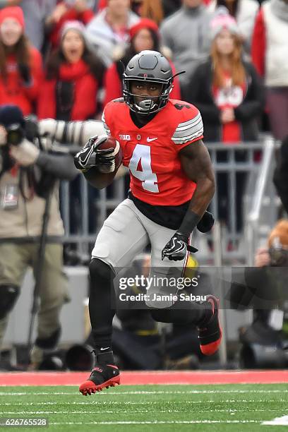 Curtis Samuel of the Ohio State Buckeyes runs with the ball against the Michigan Wolverines at Ohio Stadium on November 26, 2016 in Columbus, Ohio....
