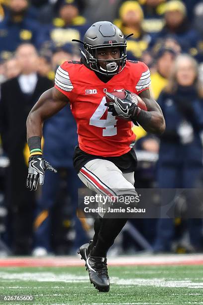 Curtis Samuel of the Ohio State Buckeyes runs with the ball against the Michigan Wolverines at Ohio Stadium on November 26, 2016 in Columbus, Ohio....