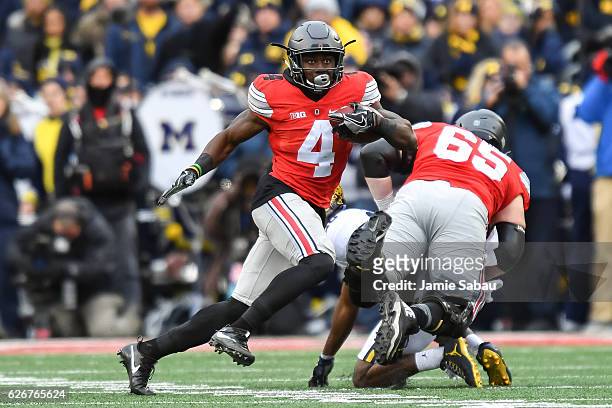 Curtis Samuel of the Ohio State Buckeyes runs with the ball against the Michigan Wolverines at Ohio Stadium on November 26, 2016 in Columbus, Ohio....