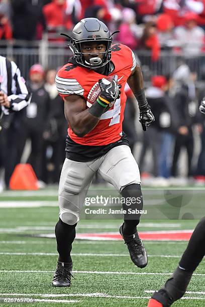 Curtis Samuel of the Ohio State Buckeyes runs with the ball against the Michigan Wolverines at Ohio Stadium on November 26, 2016 in Columbus, Ohio....