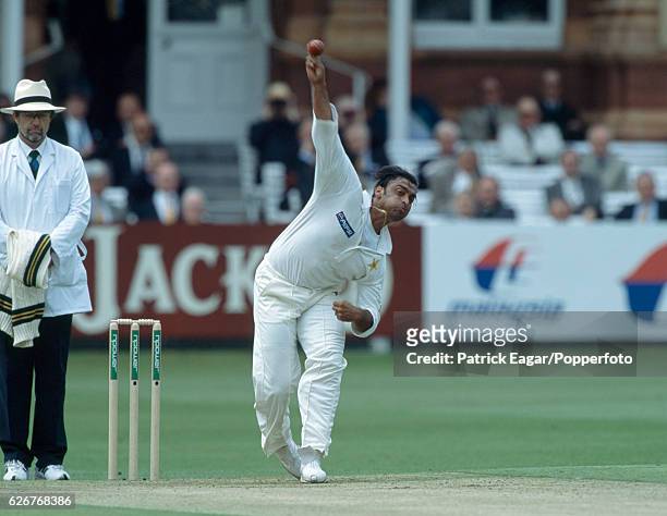 Shoaib Akhtar bowling for Pakistan during the 1st Test match between England and Pakistan at Lord's Cricket Ground, London, 18th May 2001. The umpire...