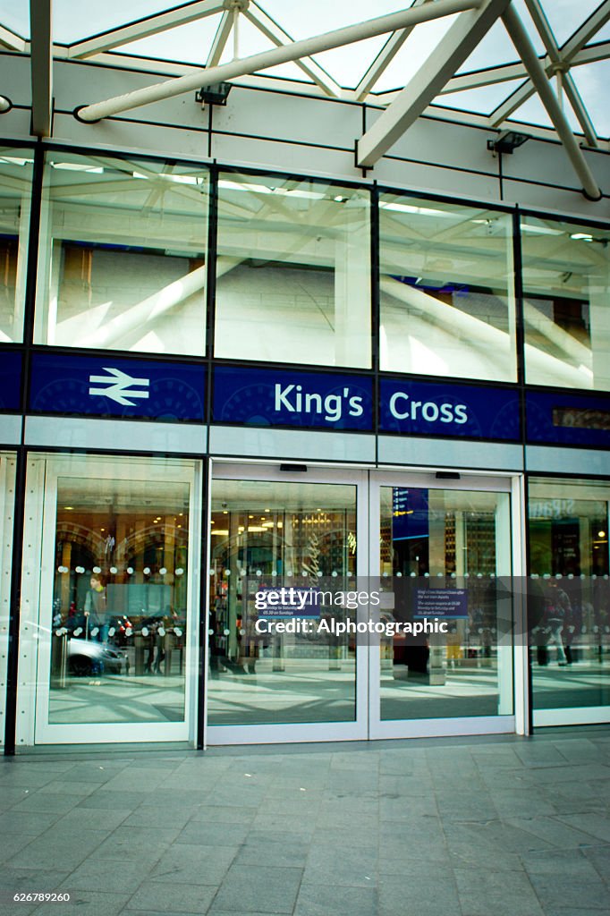 Kings Cross Reeption Sign Entrance To Kings Cross Station High-Res Stock Photo - Getty Images
