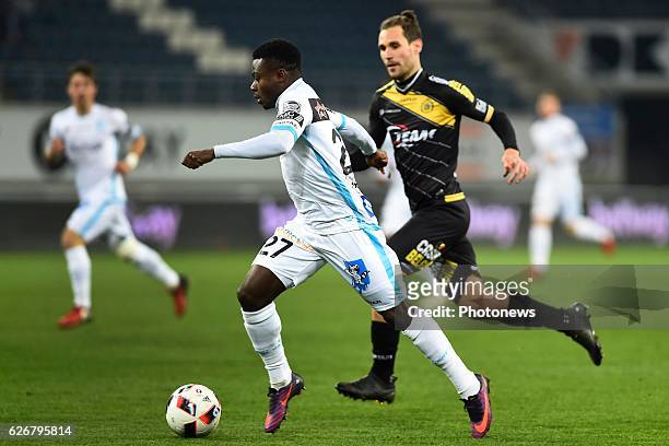 Simon Moses forward of KAA Gent during the Croky Cup match between KAA Gent and KSC LOKEREN in the Ghelamco Arena stadium on NOVEMBER 30, 2016 in...