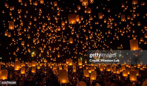 chiang mai yee peng festival - chinese lantern fotografías e imágenes de stock