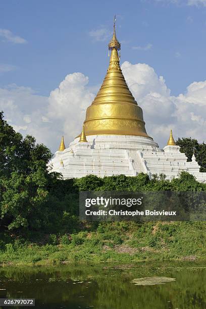 shwezigon pagoda - ava stock pictures, royalty-free photos & images
