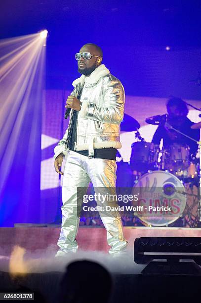 Maitre Gims performs at AccorHotels Arena on November 30, 2016 in Paris, France.