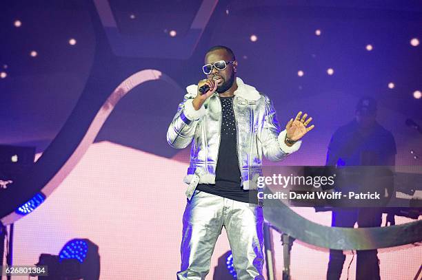 Maitre Gims performs at AccorHotels Arena on November 30, 2016 in Paris, France.