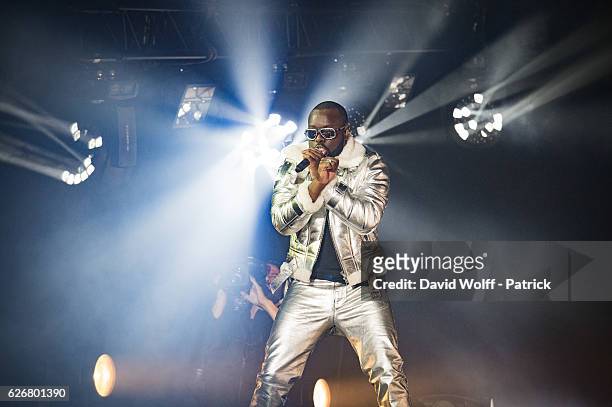 Maitre Gims performs at AccorHotels Arena on November 30, 2016 in Paris, France.