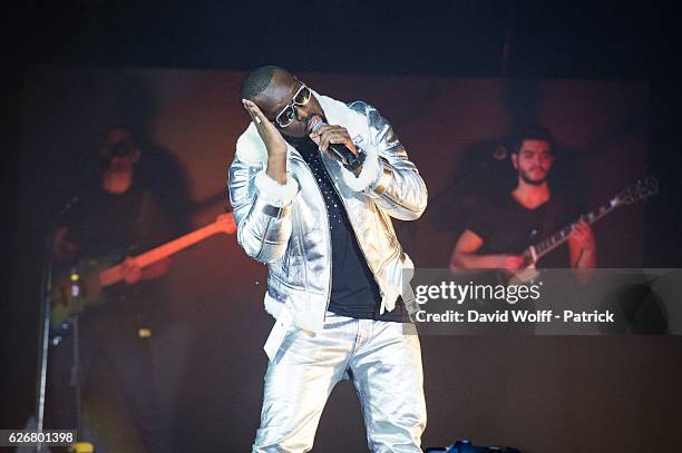 Maitre Gims performs at AccorHotels Arena on November 30, 2016 in Paris, France.