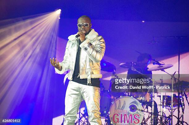 Maitre Gims performs at AccorHotels Arena on November 30, 2016 in Paris, France.