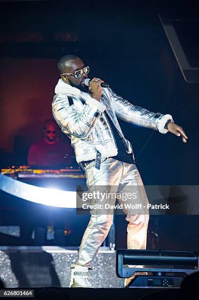 Maitre Gims performs at AccorHotels Arena on November 30, 2016 in Paris, France.