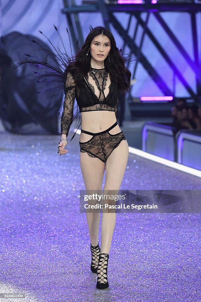 2016 Victoria's Secret Fashion Show in Paris - Show