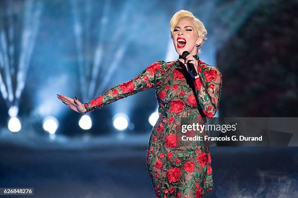 Lady Gaga performs at the Victoria's Secret Fashion Show on November 30, 2016 in Paris, France. The 2016 Victoria's Secret Fashion Show on November...