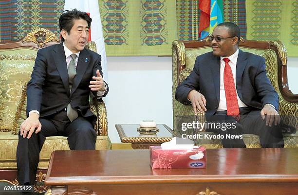 Ethiopia - Japanese Prime Minister Shinzo Abe and Ethiopian Prime Minister Hailemariam Desalegn exchange words at the VIP room at Bole airport in...