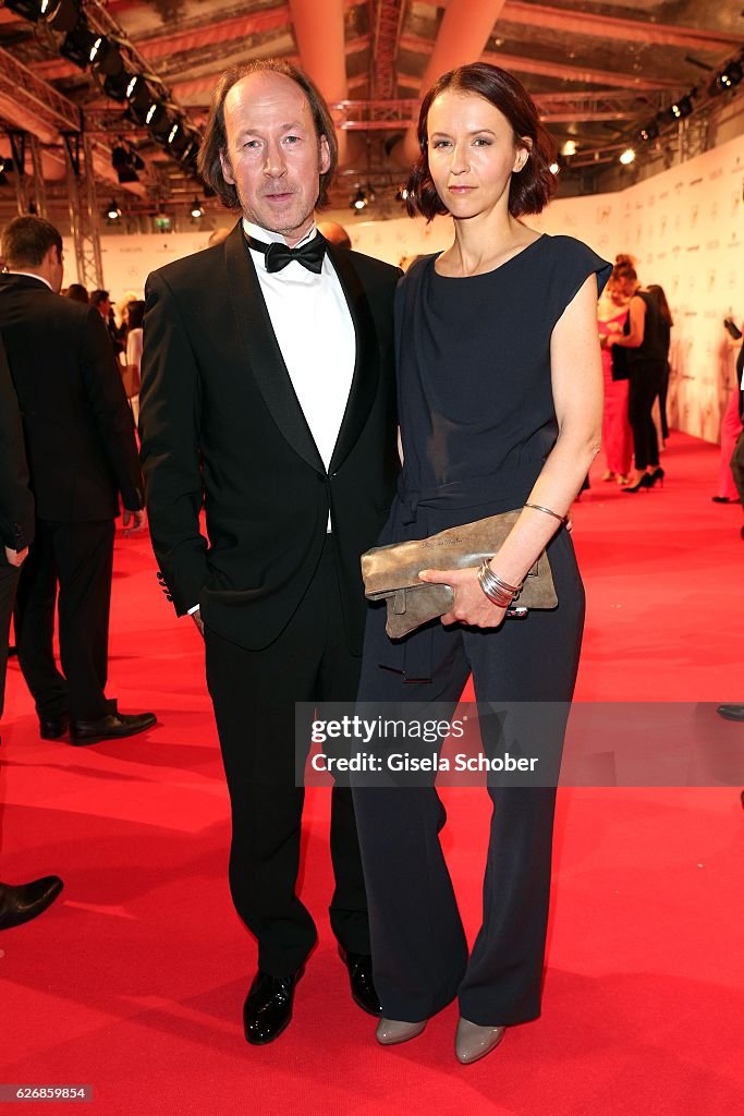 Red Carpet Arrivals - Bambi Awards 2016