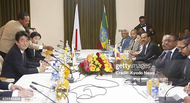 Ethiopia - Japanese Prime Minister Shinzo Abe and Ethiopian Prime Minister Hailemariam Desalegn are pictured before their talks at the presidential...