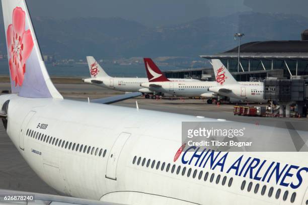 china, hong kong, airport, airplanes, jets, - china airlines stock-fotos und bilder