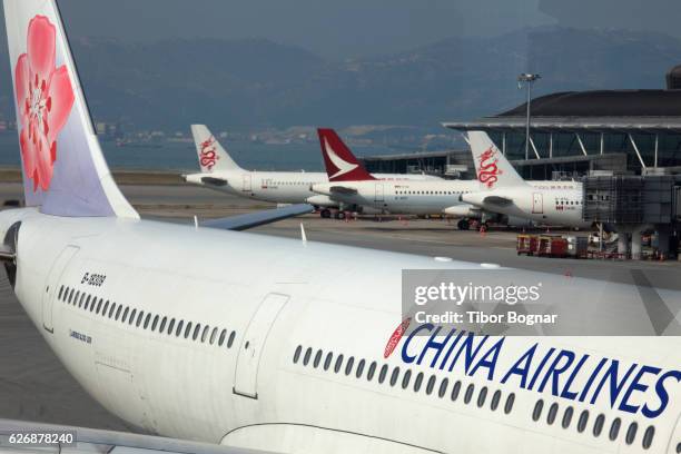 china, hong kong, airport, airplanes, jets, - china airlines stock pictures, royalty-free photos & images