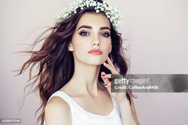 studio shot of young beautiful woman - bridal makeup stockfoto's en -beelden