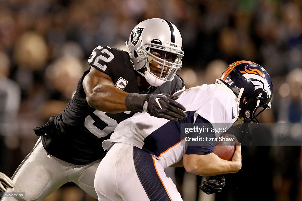 Denver Broncos v Oakland Raiders