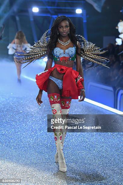 Leomie Anderson walks the runway at the Victoria's Secret Fashion Show on November 30, 2016 in Paris, France.